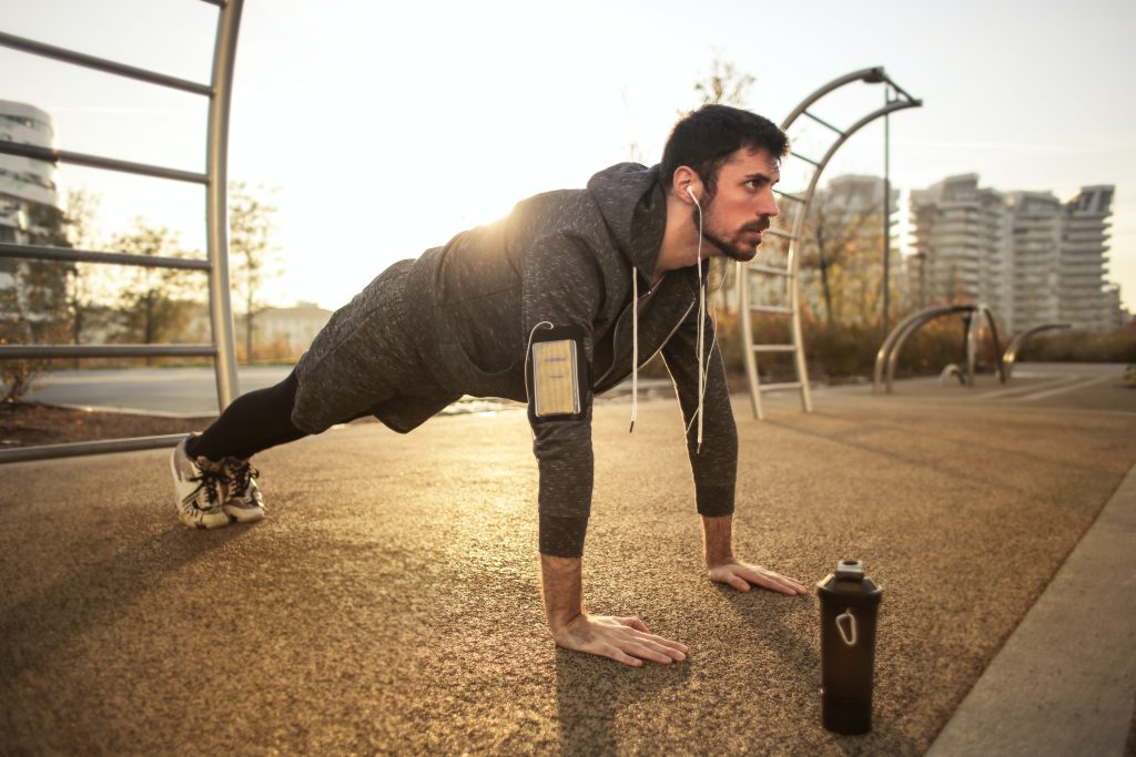 votre coach en pleine séance de sport dans la ville de Reims